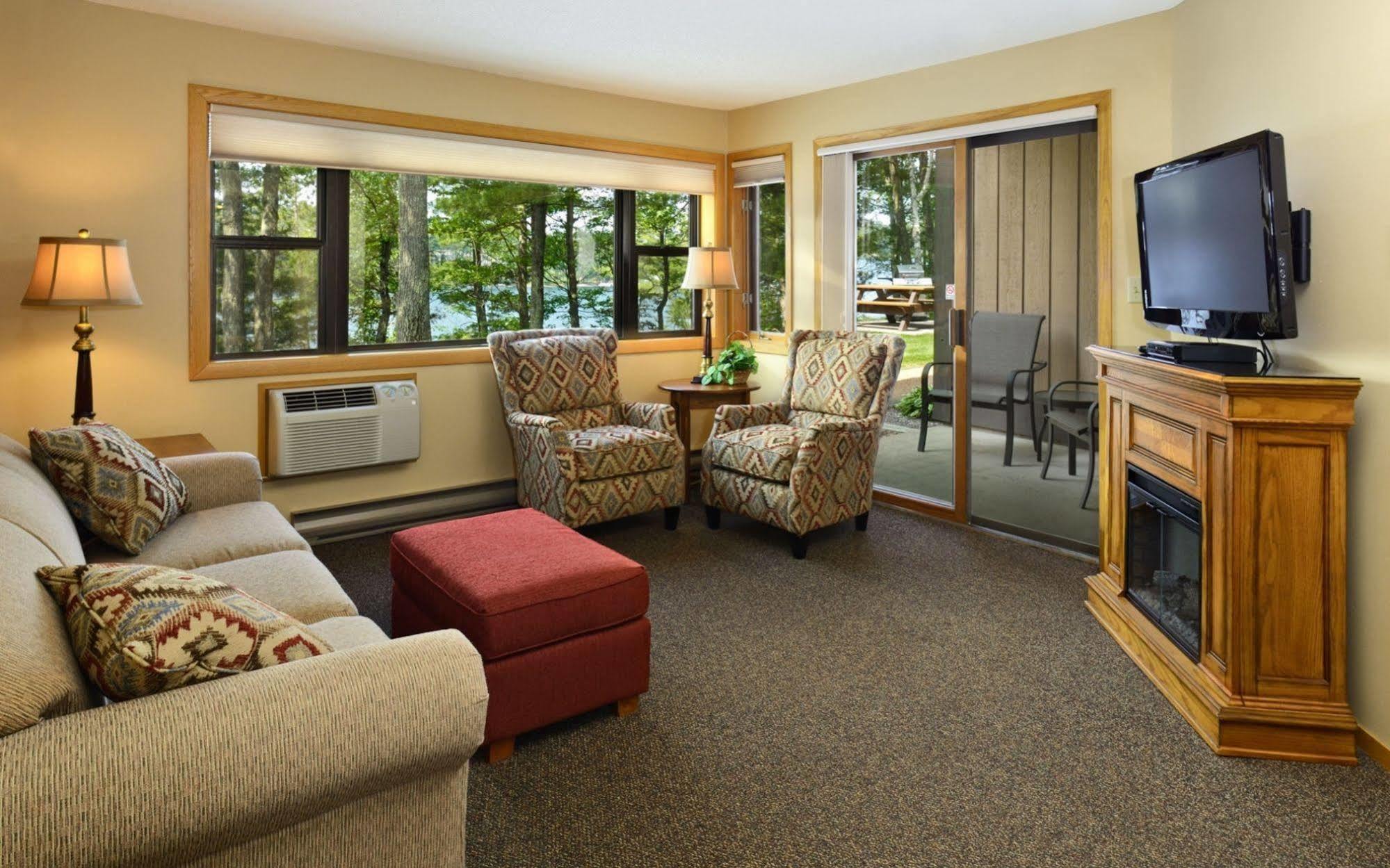The Pointe Hotel And Suites Minocqua Extérieur photo