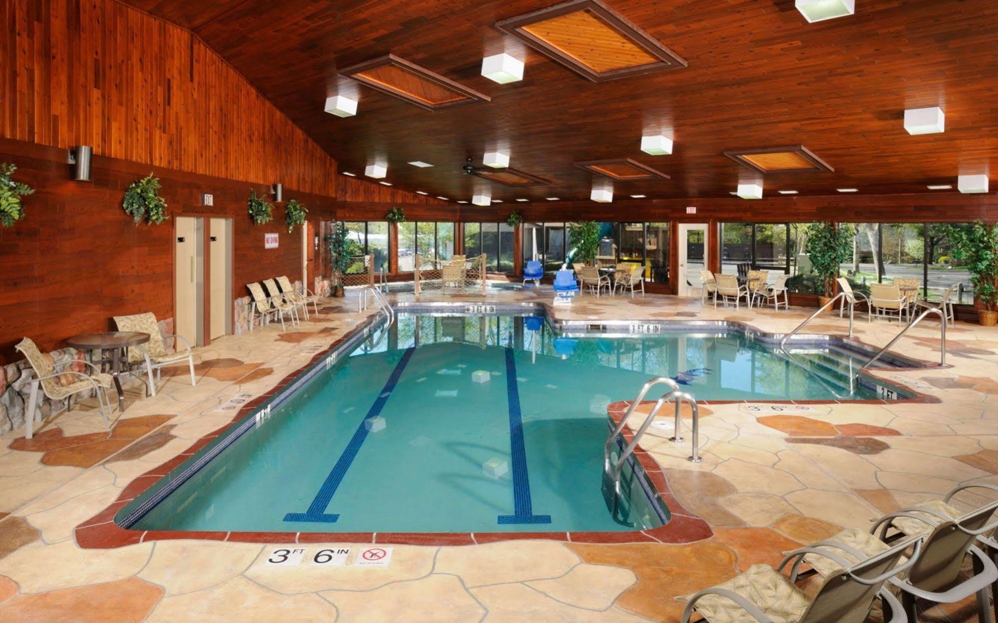 The Pointe Hotel And Suites Minocqua Extérieur photo